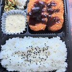 ほっともっと - 料理写真:鳥取県境港産 紅ズワイガニ使用 カニクリームコロッケ弁当


税込560円からクーポン利用で今なら100円引き　安～い♡