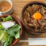 Guriru Resutoran Samon Kingu - 北海道産牛　牛すき焼き丼