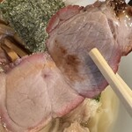 支那ソバ 小むろ - チャーシュー箸あげ