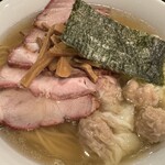 支那ソバ 小むろ - 塩チャーシューワンタン麺アップ