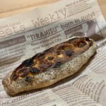 パンやきどころ RIKI - ドライストロベリーとホワイトチョコのバトン ¥350