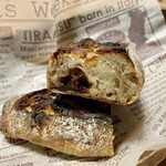 パンやきどころ RIKI - ドライストロベリーとホワイトチョコのバトン ¥350