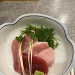 Tokiwa - 生本マグロミニ刺６５０円。大トロ、中トロ、赤身が楽しめます。生だけあって、とても美味しくいただきました（╹◡╹）
