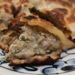 ねこにこ飯 - 自家製ジャンボ円盤餃子　※週替わり定食