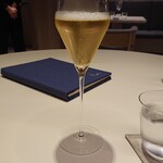 Meta - シャンパン