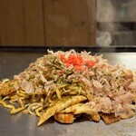 よしい - 「ミックス焼きそば」 豚肉･イカ･エビの具材たっぷり