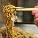 よしい - 細麺に濃い目の甘辛ソースがしっかり絡んだパンチのある「焼きそば」 (*´ч`*) ｳﾝﾏッ！