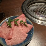 Aikien - メルトする肉。ワインが水のように減る。