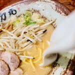 ラーメン 力丸 - 【力丸味噌ラーメン】880円。麺は黄色味がかった中太のストレート麺。味噌スープと良く合います。