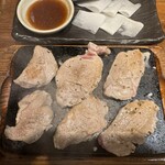 Nagasakishuka Kichijouji Jigemonton -  長崎芳寿豚の溶岩焼き＜ヒレ＞