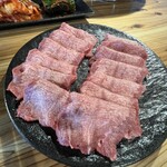 炭火焼肉 逸久 - 