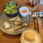 L'OSTERiA - 前菜盛り合わせ・自家製パン・ドリンク