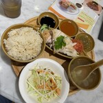 シンガポール 海南鶏飯 - シンガポールチキンライス（蒸し・大盛り）