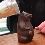 大八 - たぬき徳利に燗酒