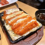 韓感 - チーズキムチチヂミ（748円税込）