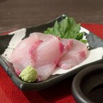 つかふき屋 - ハマチ造り