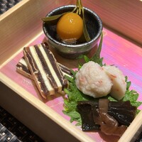 名駅 鮨 Sublime - 前菜(金柑の蜜煮、蟹のしんじょ、にしんの昆布巻き、干し柿とバターのサンド)
