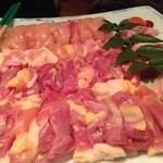 じどりや 穏座 - 鶏鍋のお肉。もちろん超新鮮です。