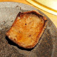 和牛とタン 焼肉 とみ 新橋本店 - 焼物　塩：特選タン2種盛り