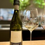 マンサルヴァ - メロイのソーヴィニヨン・ブラン。
      
      好きなんですよね、このワイン。
      香りはまんまソーヴィニヨン・ブランなのに、黄桃のようなトロッとした甘さも仄かにあって。
      苦味と甘味で構成されるリゾットのお供に♪