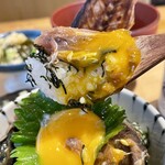 いまがわ食堂 - 「さばとろ丼」  卵黄と一緒に