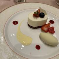 ホテル日航福岡 - デザートはマスカルポーネのムースにビスタチオのアイスクリームでした。