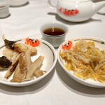 中国飯店 - 上海蟹の身の部分は別皿で頂きました！
