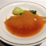 中国飯店 - 特選姿ふかひれの土鍋醤油煮込み