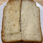 空と麦と - パン・ド・ミー　左トースト、右レンチンで温め。レンチンの勝利。