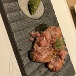 炭火肉焼き倉庫　CONOYOSHI - 骨付きラム。牛とのコラボは肉好きにはたまらない❤️