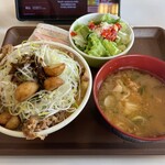 Sukiya - にんにく黒だれ白髪ねぎ牛丼
                      納豆鬼除け汁シーザーサラダランチ1180円