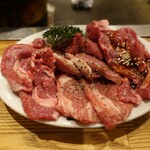 羊肉炭火焼 肉汁屋 - 