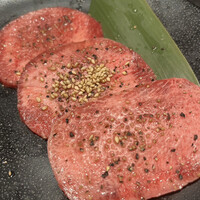 名駅de 焼肉 DOURAKU 名駅店 - 上タン塩　　少し厚めでタン元の良い部分✨