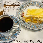 柿の木坂シフォン - 「ケーキセット」1,100円税込み♫ 自分は、マンゴー＆杏仁でホットコーヒー♪
