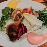 ビストロ マキムシ - オーストラリア産ウズラのグリル&サラダ1,800円税抜