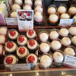 金蝶園総本家 - いちご餅