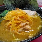 ラーメン 杉田家 - 玉ねぎチャーシュートッピング