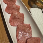 炭火焼肉ホルモン まるは - 