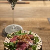 和牛料理 一石三鳥 - 和牛もも肉たたき サラダ仕立て