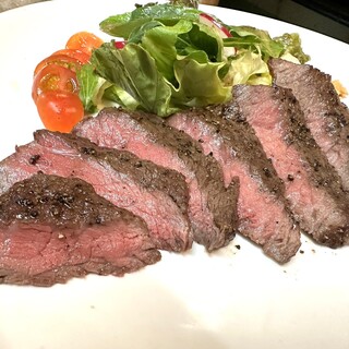 Enjoy high-quality grilled Japanese black beef and 30 different daily specials.