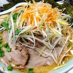 壱蔵家 - 醤油全部入りラーメン(大盛)