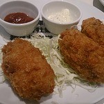 カナヤマ オイスターバー - 広島の大きい牡蠣フライ