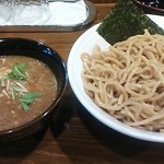 つけ麺　寅 - 味玉入りつけ麺 胚芽 880円(大盛り1.5玉無料)