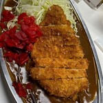 カレーのチャンピオン  - Lカツカレー ジャンボに福神漬投入