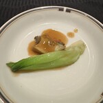 中国料理 カリュウ(ヨコハマ グランド インターコンチネンタル ホテル) - アワビの姿煮オイスターソース