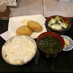 伊勢屋 - 自家製コロッケ定食