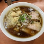 日陰 - ワンタン麺醤油1050円