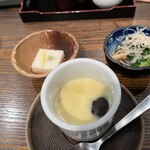 Konakara - お通しﾃ:ミニ茶碗蒸し･胡麻豆乳寒天寄せ･お浸し