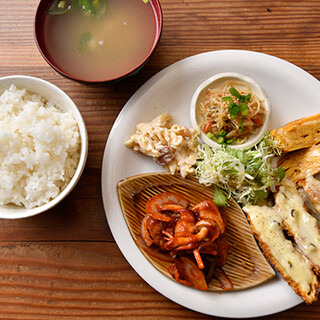 테이크 아웃 가능 ◎ 따뜻한 맛을 즐길 수있는 자랑의 정식