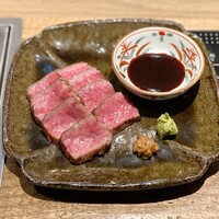 和牛料理 一石三鳥 - 外もも熟成肉の炭火焼き